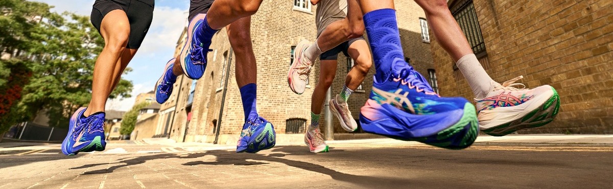 Asics Superblast 3 vue de profil